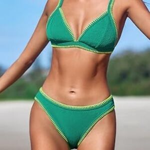 Cupshe Ola de Verano Eucalyptus Bikini Top & Cheeky Bottoms Set